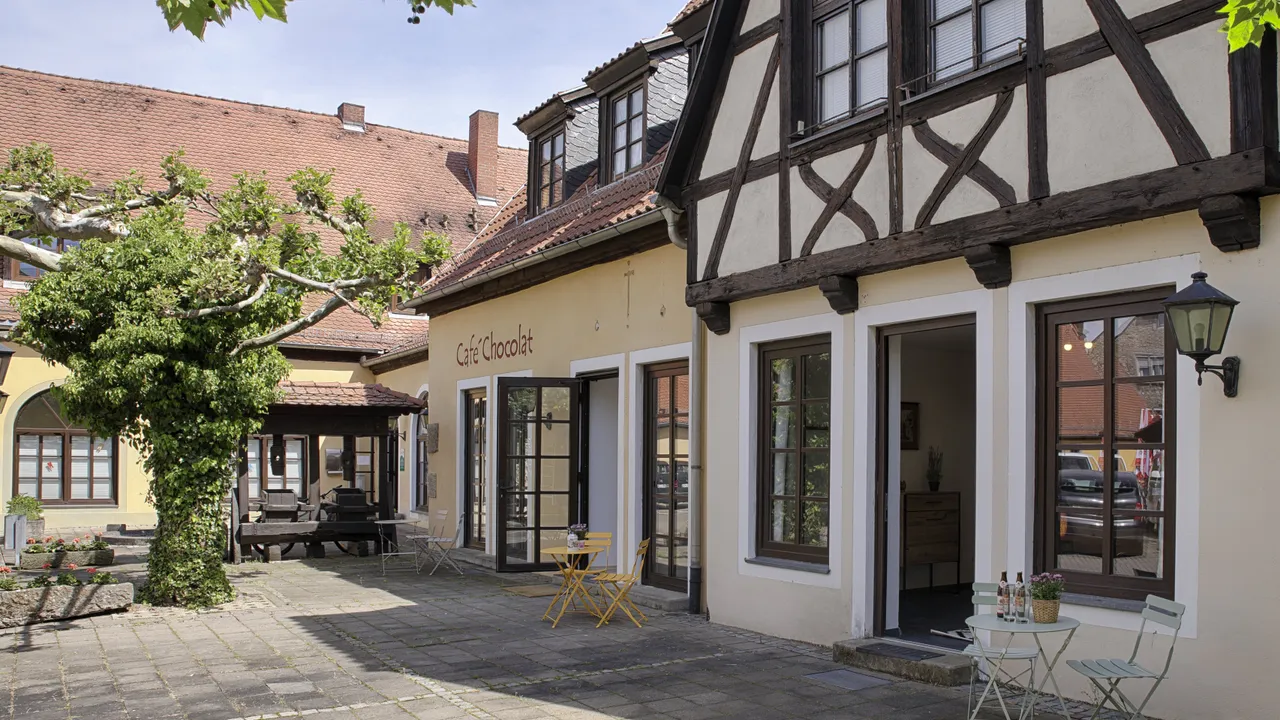 Der Innenhof der Alten Brauerei eignet sich perfekt für ein Gläschen Wein oder ein kaltes Bier. 